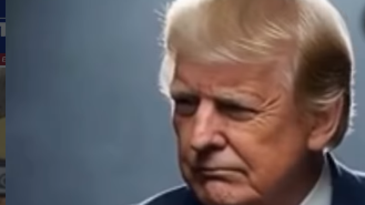 Donald Trump se sube un camello en el desierto y después se come un taco en México, así lo hizo