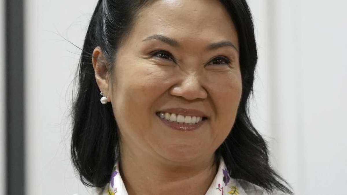 Keiko Fujimori aventaja a Roberto Sánchez en Perú