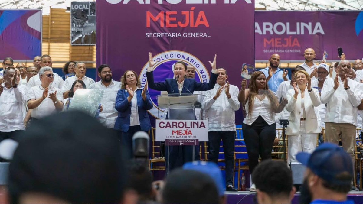 Carolina Mejía rinde cuentas ante dirigencia del PRM en San 