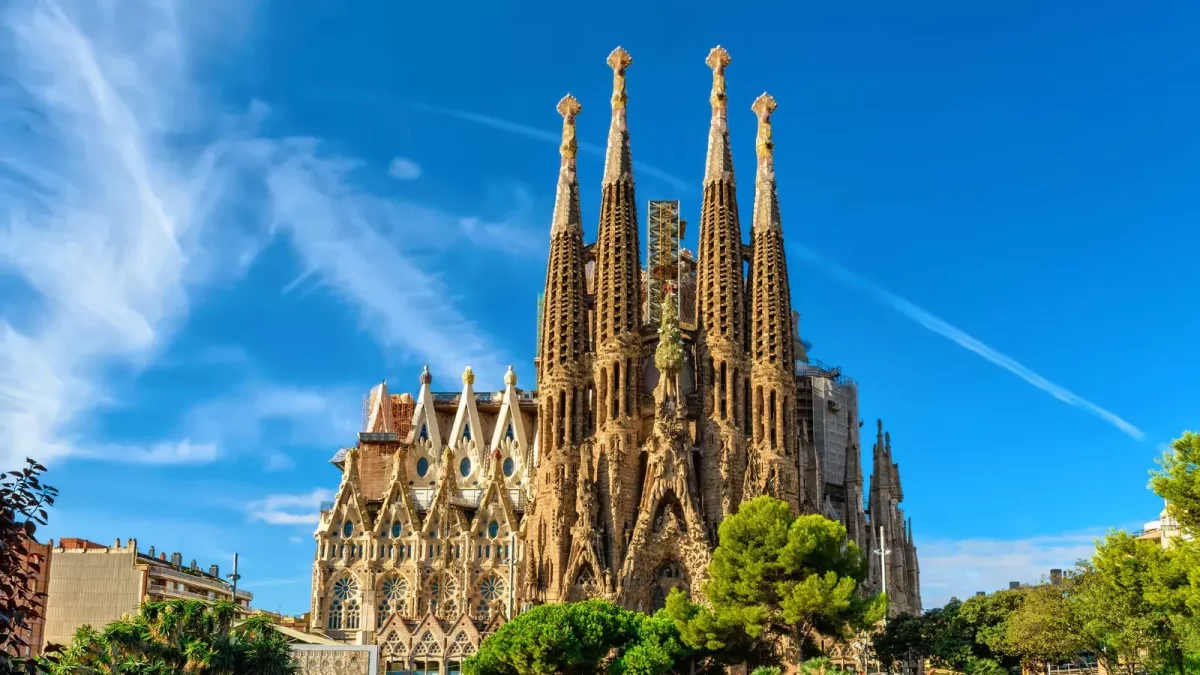 Descubre los secretos de la Sagrada Familia: un templo que e