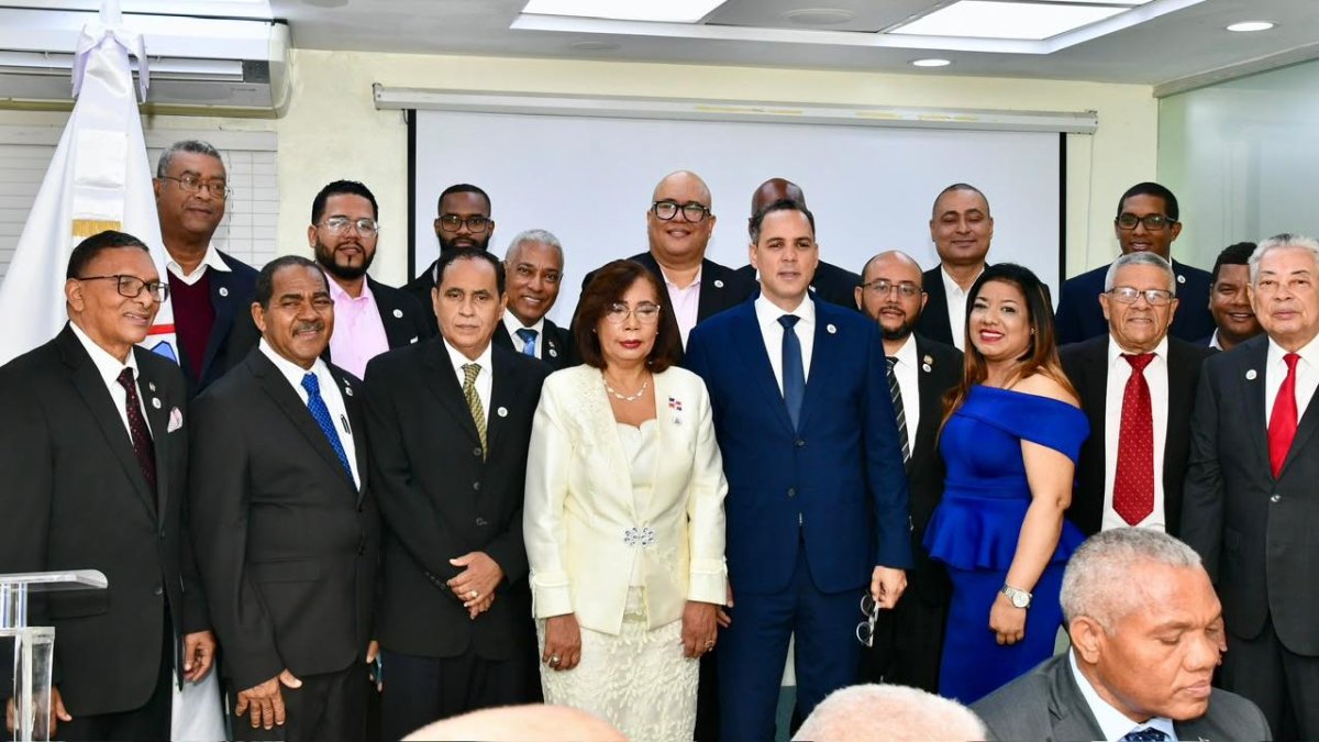 Floria Furcal juramentada como presidenta de ADOPA para mejorar condiciones laborales.