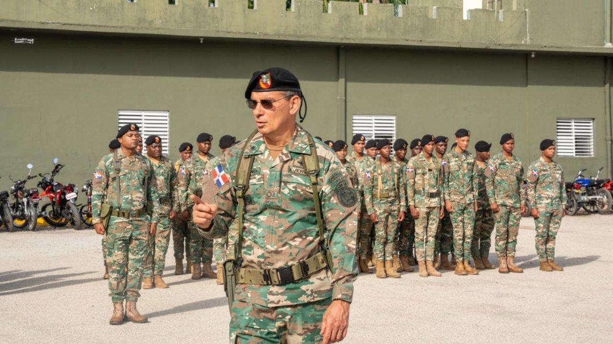 Comandante del Ejército recorre puestos fronterizos en Elías Piña e Independencia