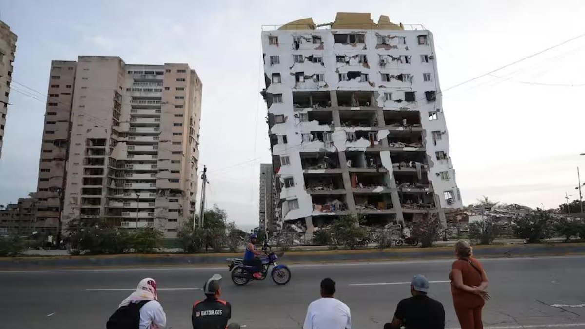 El número de muertos supera los 230 personas.