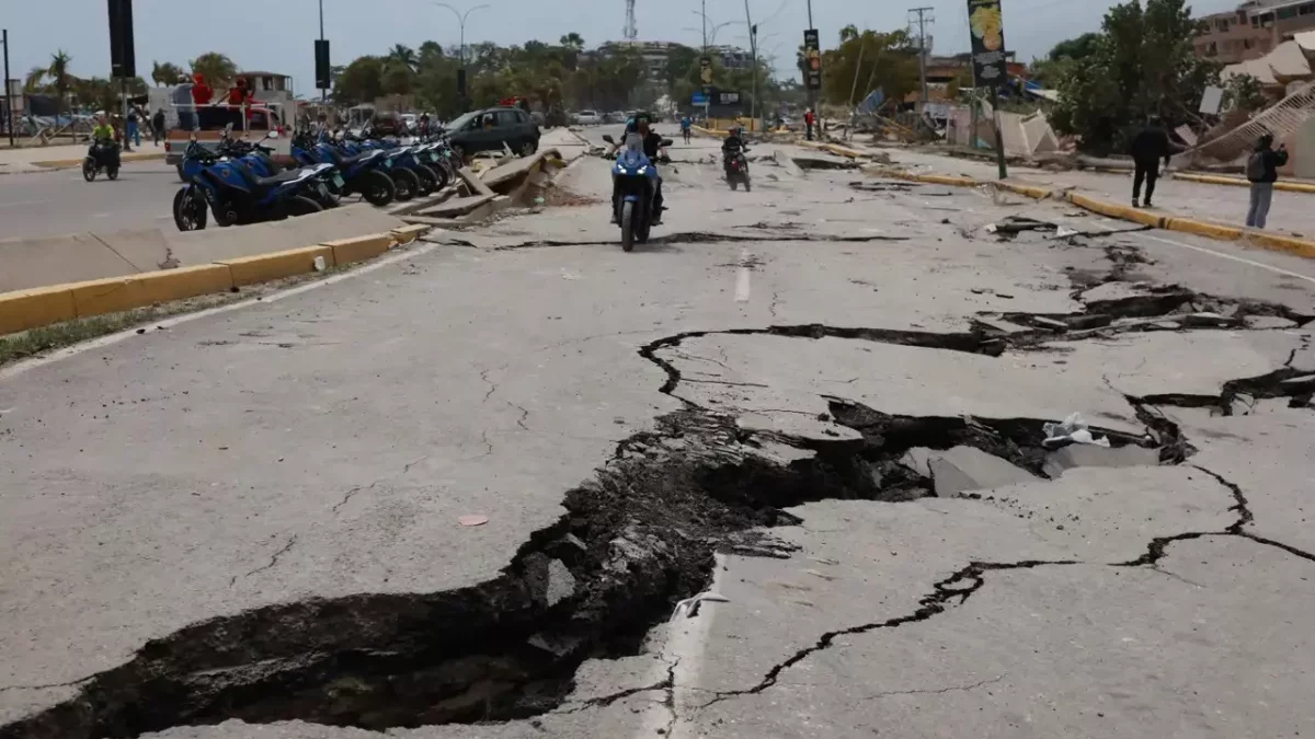 En La Guaira, cerca de la capital venezolana, los terremotos provocaron que cientos de edificios colapsaran y calles se agrietaran.