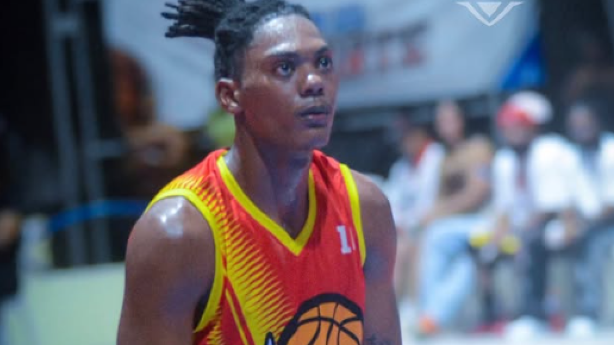 Joven muere al desplomarse durante partido de baloncesto en Villa Altagracia