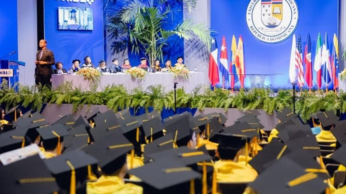 Unibe gradúa a 683 nuevos profesionales que amplían red de 27 mil egresados