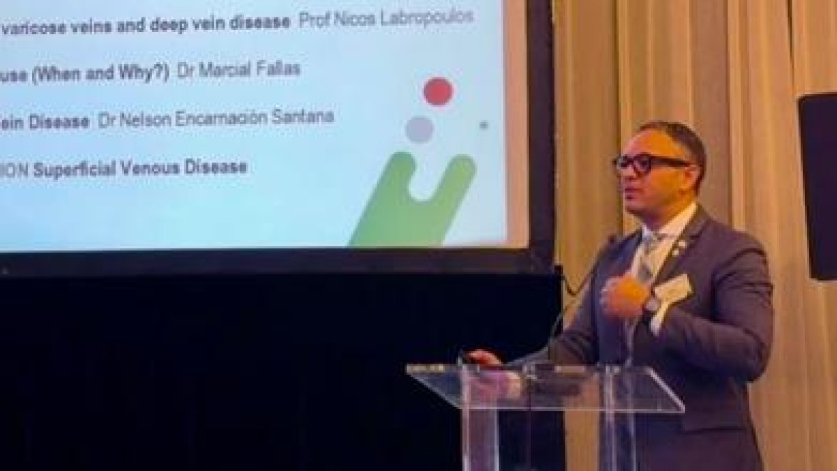 Cirujano dominicano brilla en congreso vascular en Sudáfrica