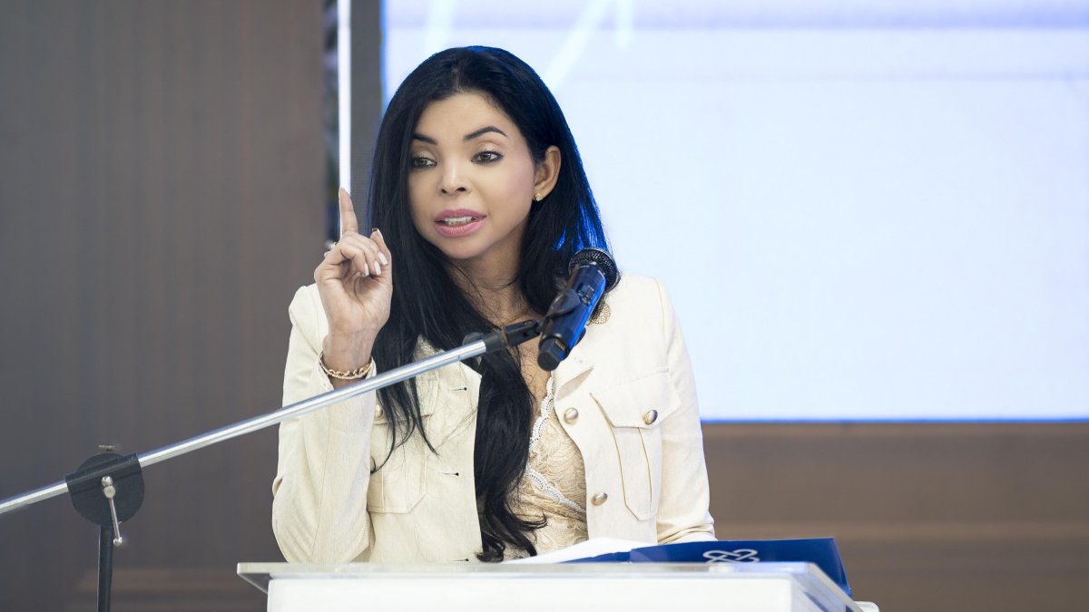 Yeni Berenice Reynoso.