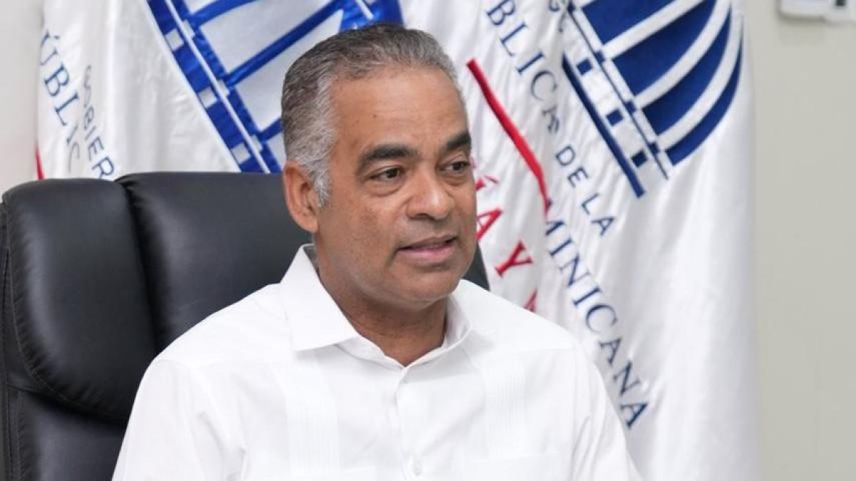 Minstro Joel Santos.