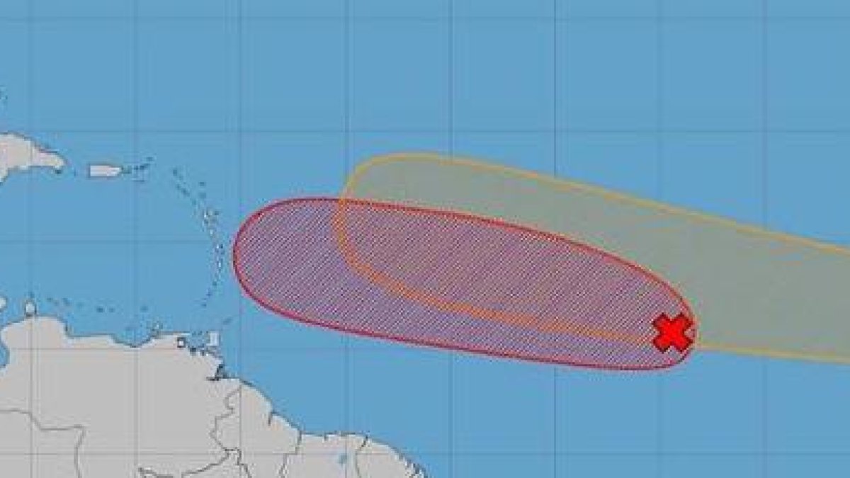 Por otro lado, el organismo informó sobre la formación de la tormenta tropical Cristóbal, ubicada a unos 1,335 kilómetros al oeste de las Azores, con vientos máximos sostenidos de 75 kilómetros por hora y desplazamiento hacia el este a unos 33 kilómetros por hora.