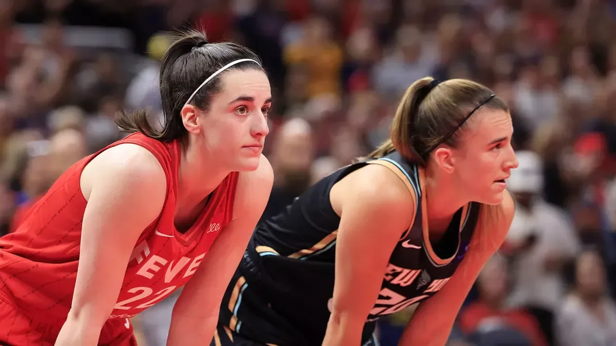 Caitlin Clark y Sabrina Ionescu, dos de las estrellas más famosas de la WNBA