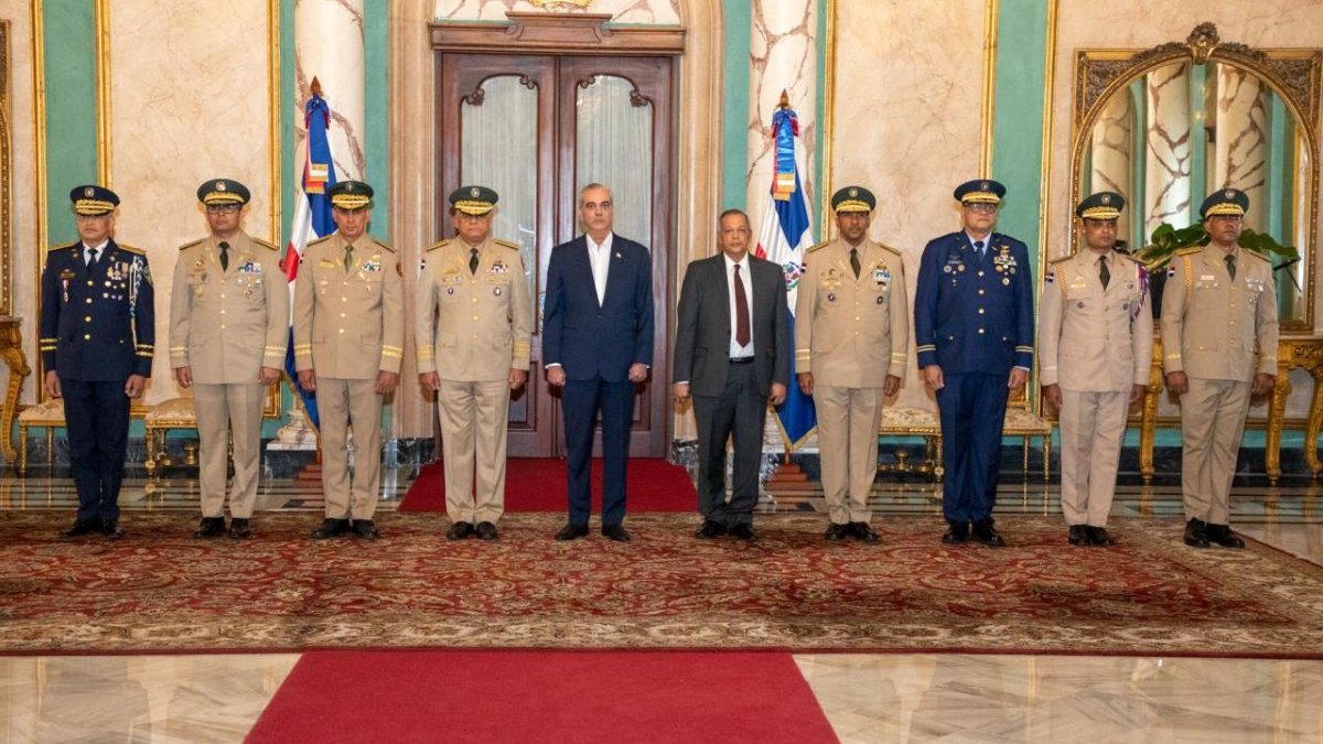 Abinader juramenta a nuevos comandantes militares y policiales