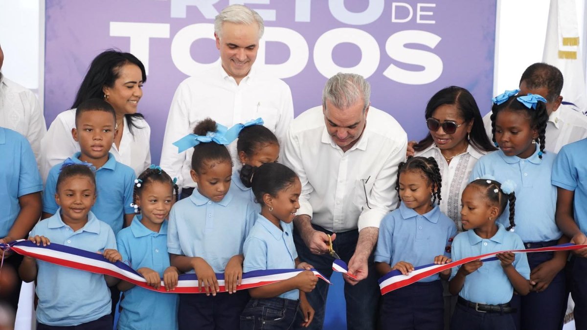 Abinader urge a padres enviar hijos a clases desde primer día
