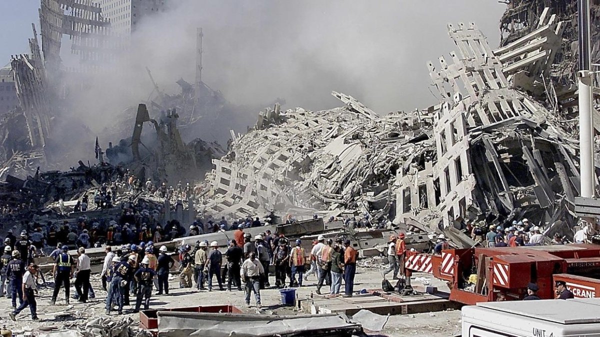 Las labores de búsqueda en las ruinas, el 13 de septiembre del 2001. EFE/EPA/BETH A. KEISER