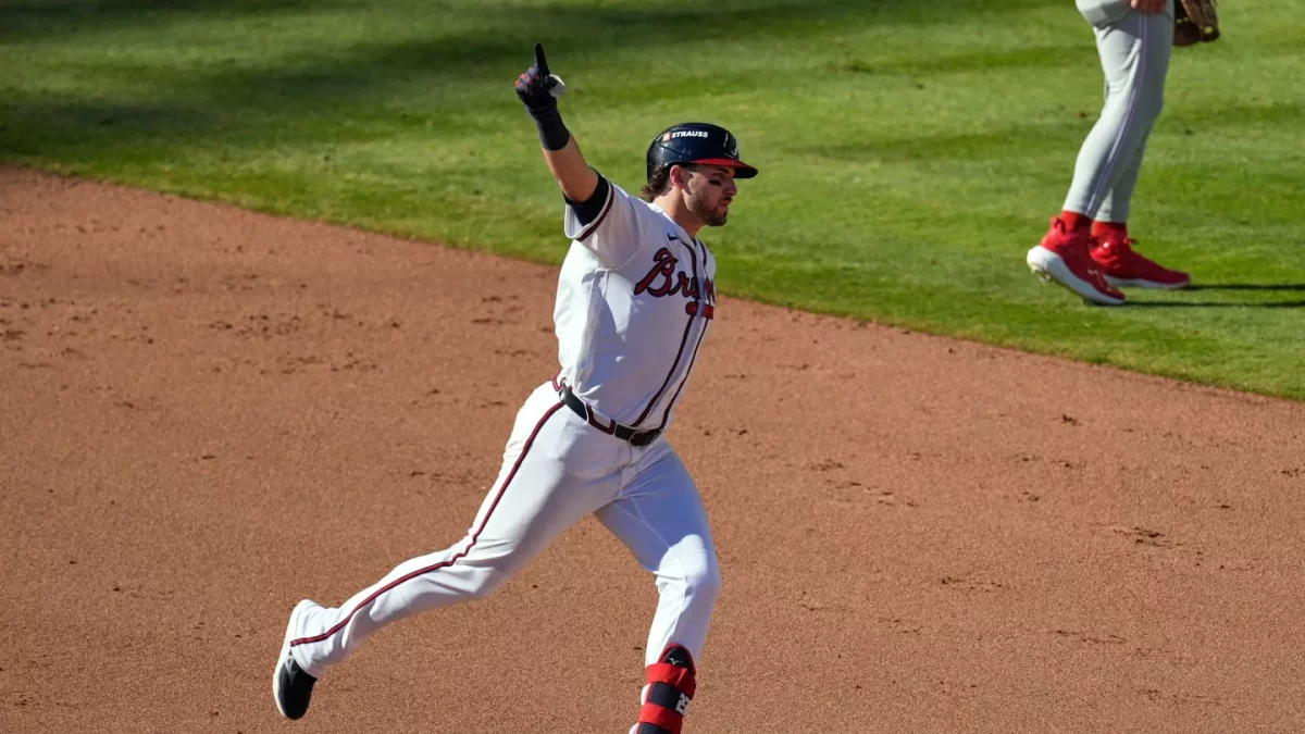 Jonrón de Austin Riley impulsa la remontada de los Braves sobre los Phillies por 5-3