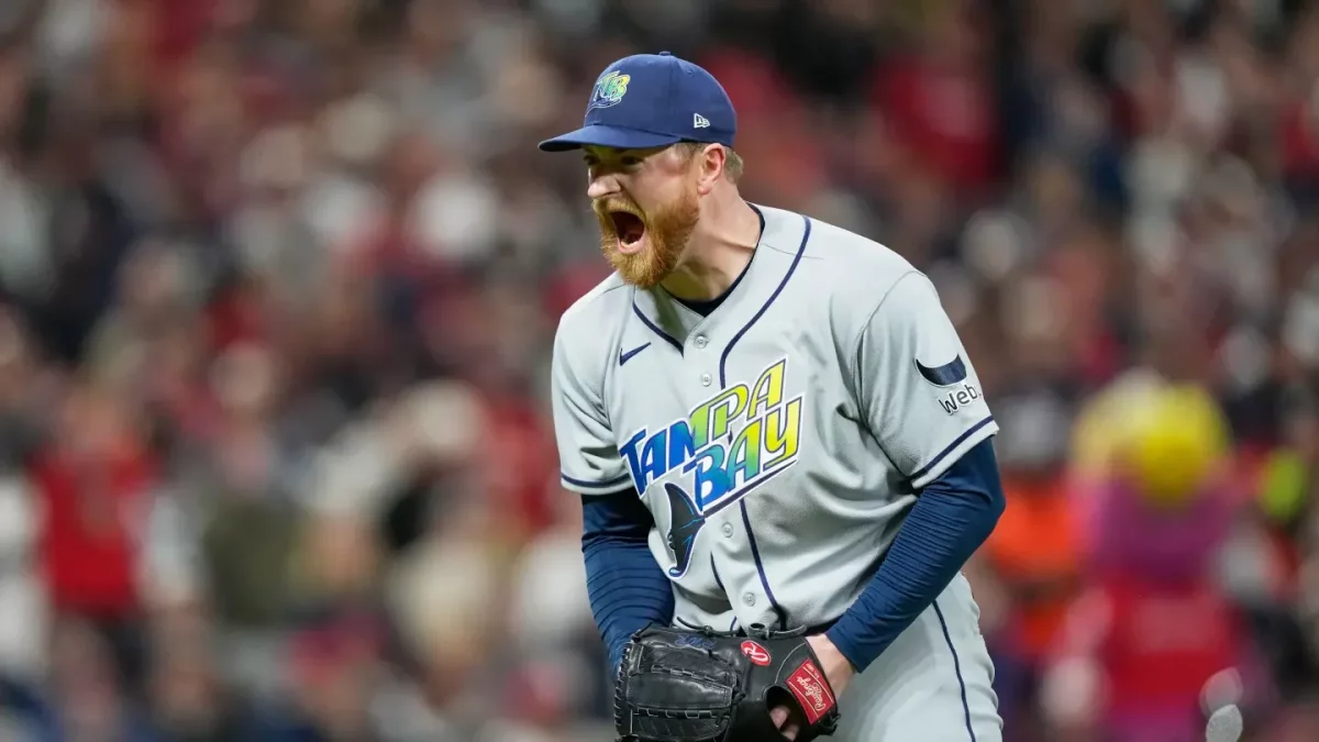 Drew Rasmussen, de los Rays, tiró siete entradas de una carrera.