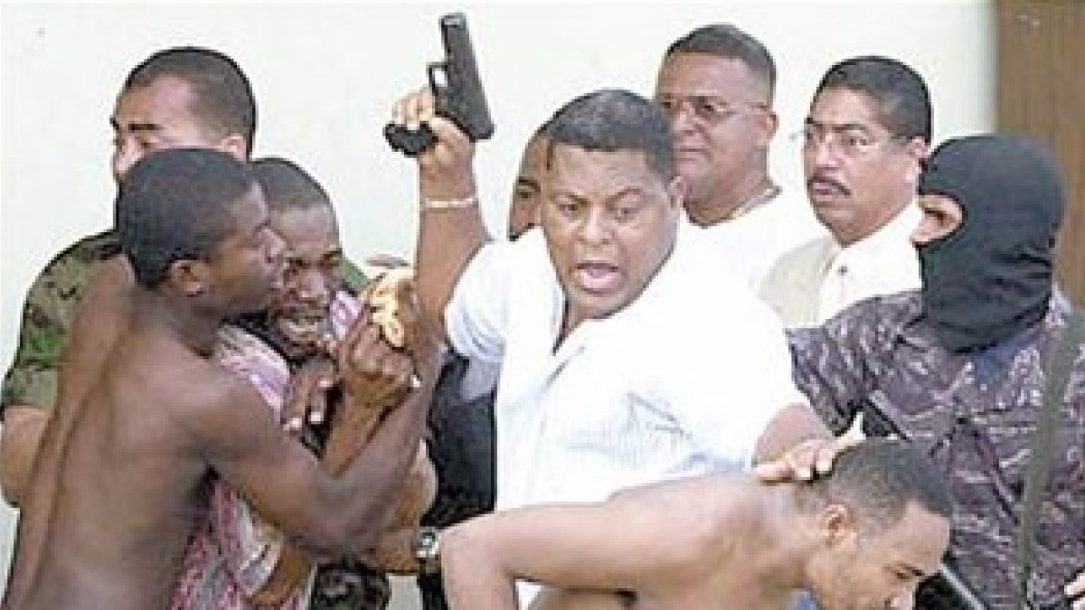 Matan hombre mantuvo 62 rehenes en una cárcel