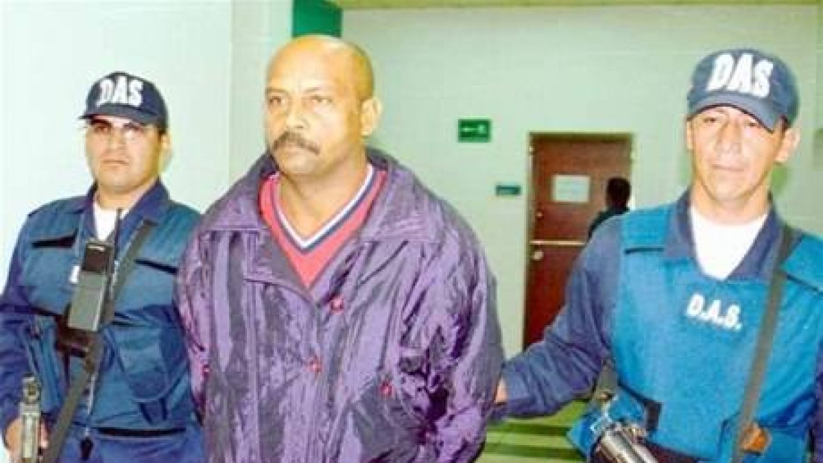 Uribe investiga muerte campesinos