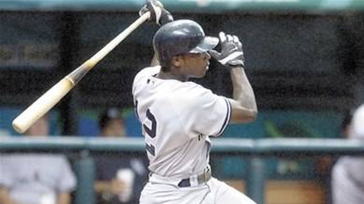 Alfonso Soriano batea de 4-2, y anota 3