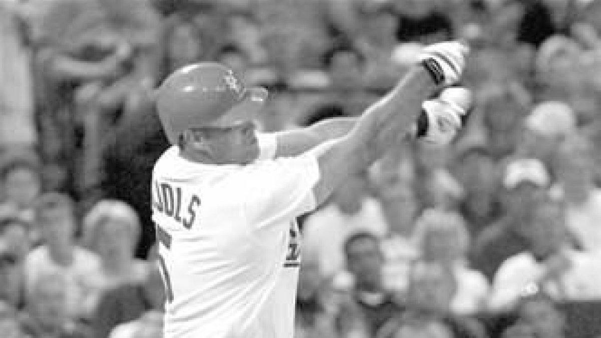 Albert Pujols pega su jonrón 28