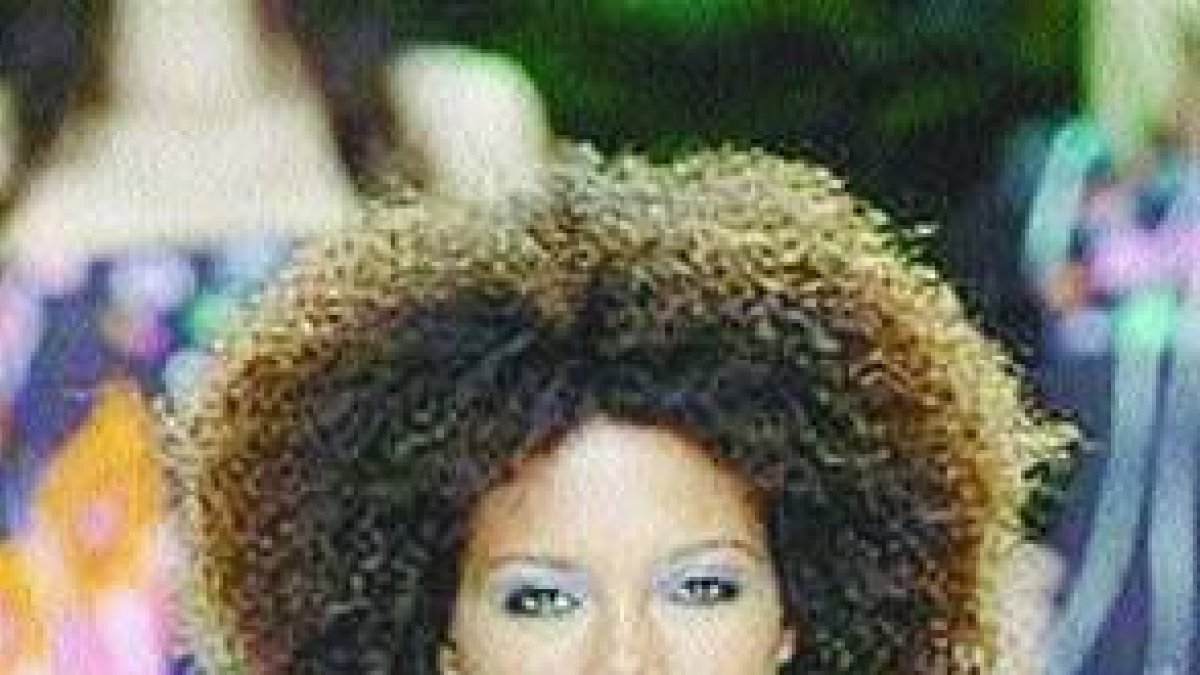 Modelo dominicana en pasarela Gaudí