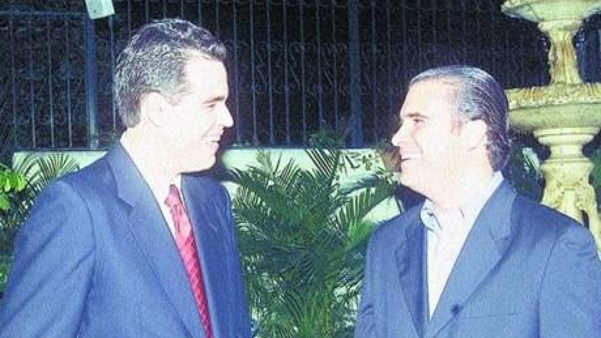 Industria nacional representa línea francesa Girstone