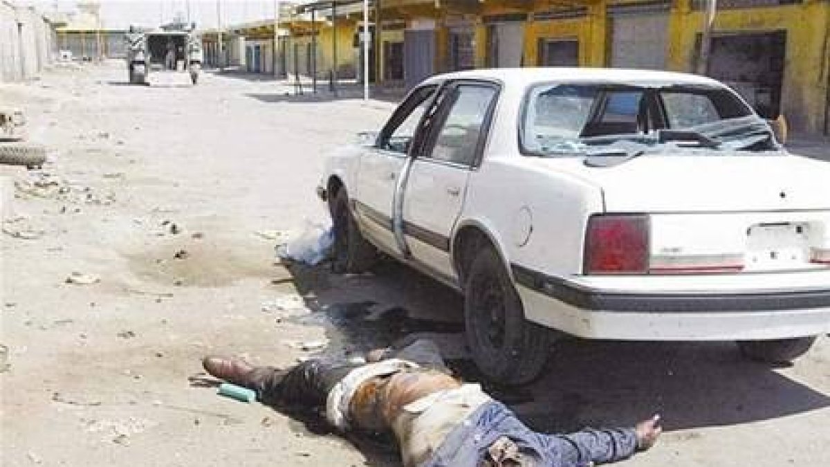 Denuncian bombardeos de EU; secuestran a 11 civiles rusos