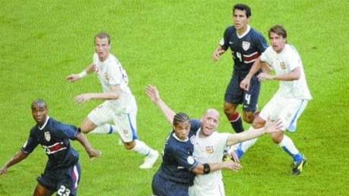 República Checa golea 3-0 a EU