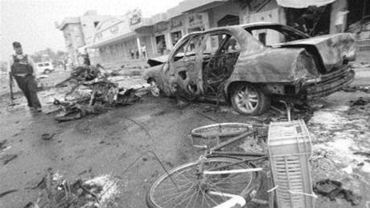 Explotan siete carros-bomba