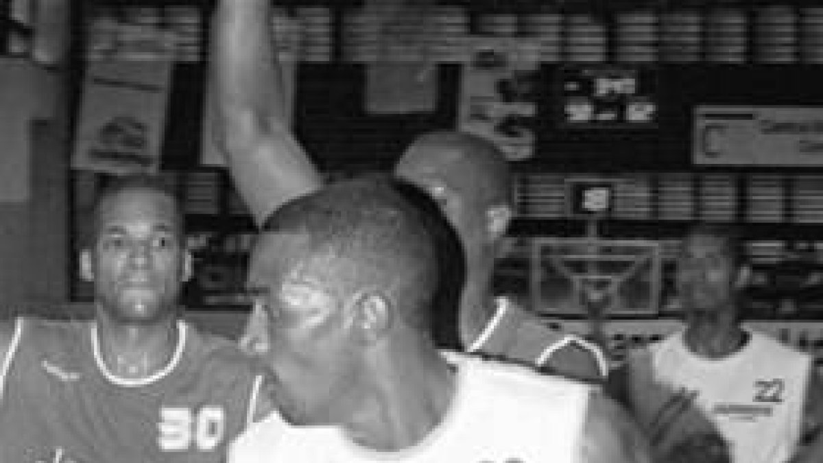 Cocolos sorprenden Cañeros, le aplican su primera derrota en su lugar de zafra