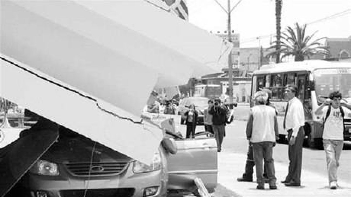 Dos muertos, 150 heridos dejaterremoto de 7.7 región Chile