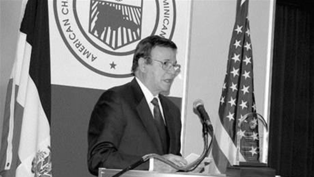 Exhorta a empresarios apadrinar escuelas