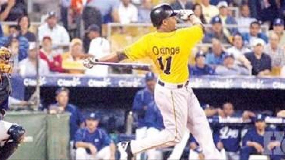 Aguilas pican delante en Serie Final¡Palo que aturdió!