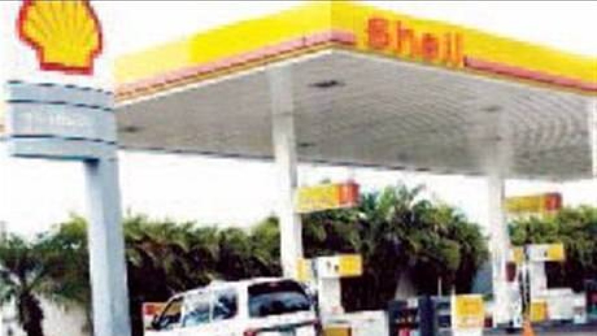 García critica gobierno por aumento combustibles