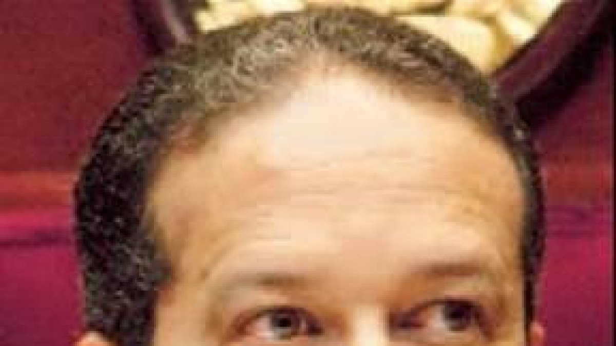 Propone plan de austeridad contra crisis economía