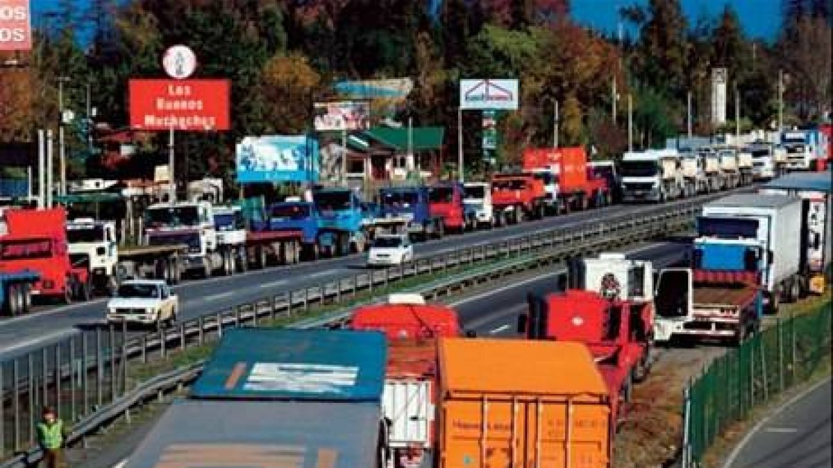 Protestas camioneros de Argentina, Chile y Bolivia amenazan abasto de alimentos