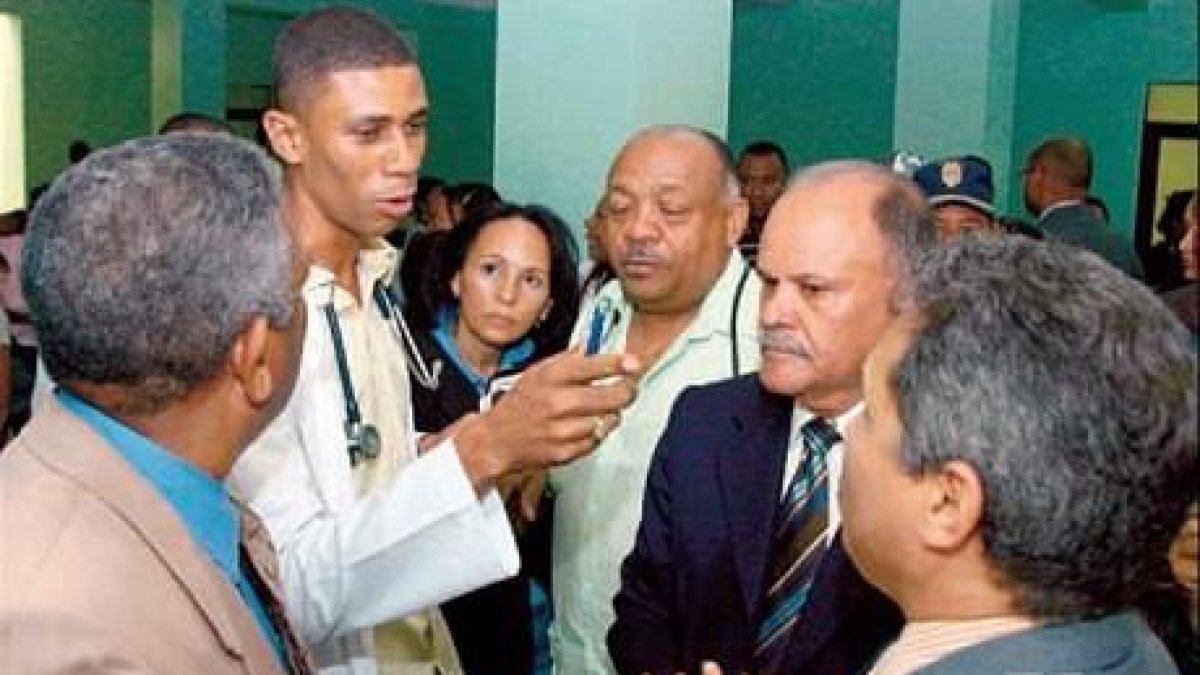 Médicos, pacientes y funcionarios llevan caos a hospital San Cristóbal