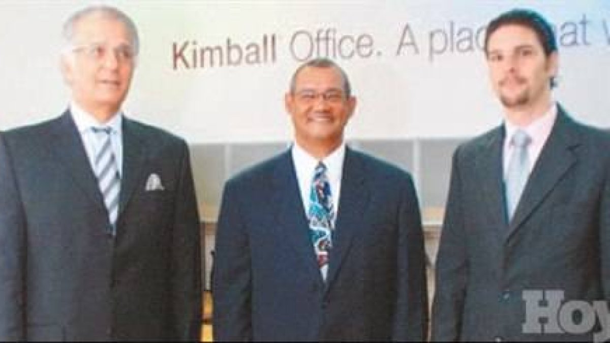 Presentan línea de muebles para oficina