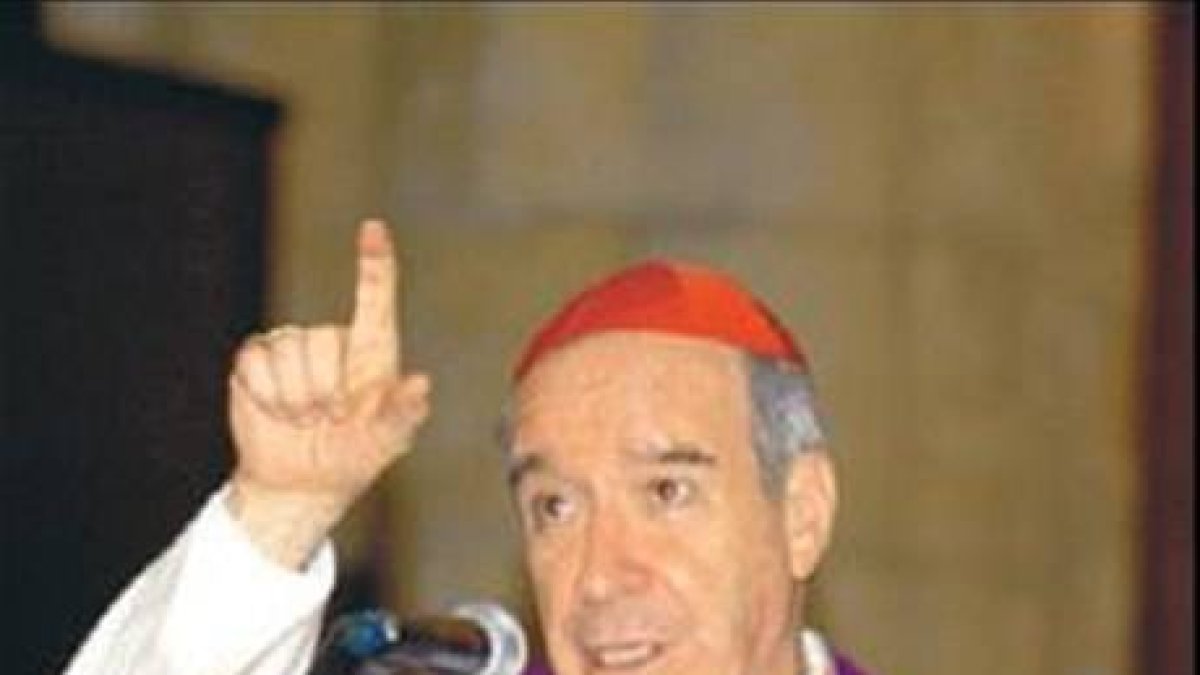 Cardenal pide atender reclamos estudiantes