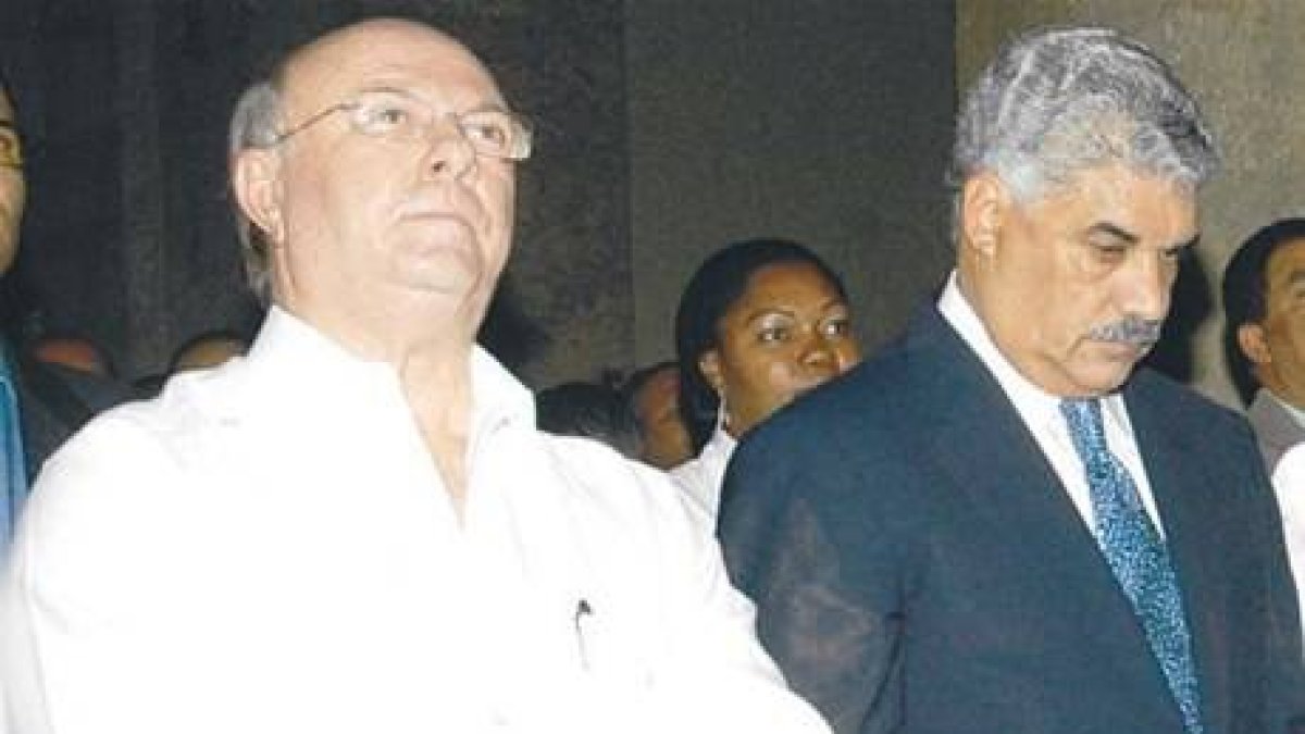 Hipólito y Miguel Vargas tratan problemas del PRD