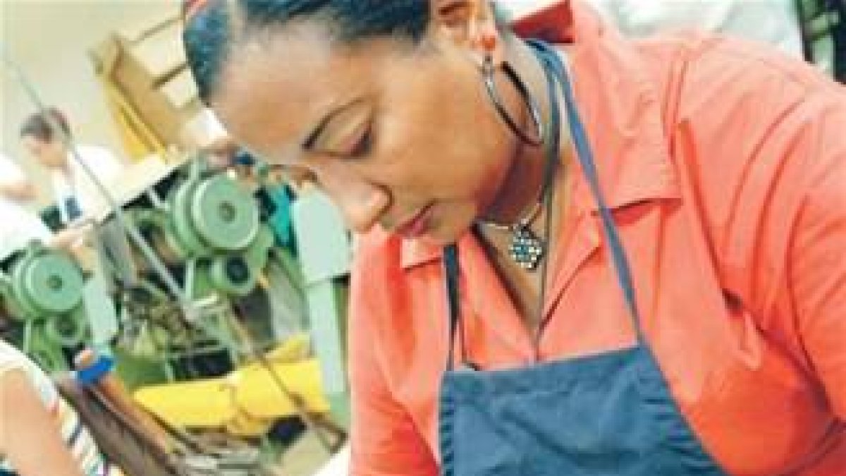 La economía de Santiago se cae frente al país