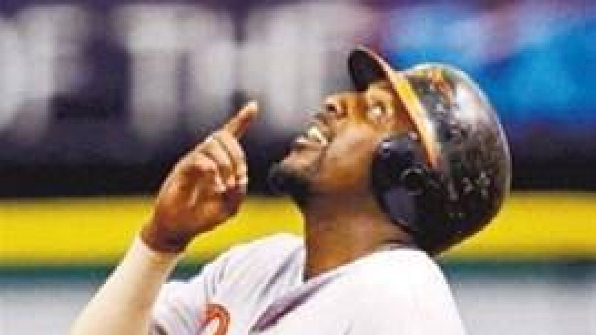 Vladimir pega par de hits en revés Orioles