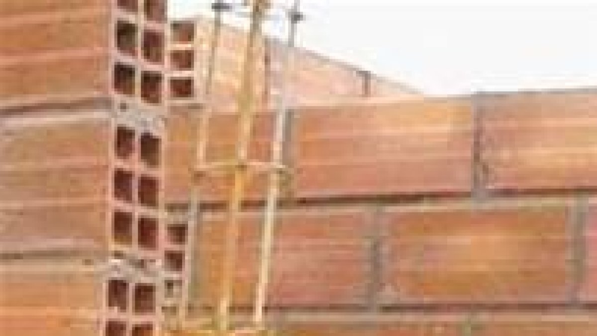 Constructores afirman aumentaron salarios