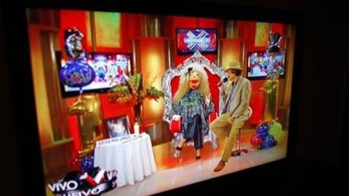 Puerto Rico cautivado por muñeca locutora en la TV