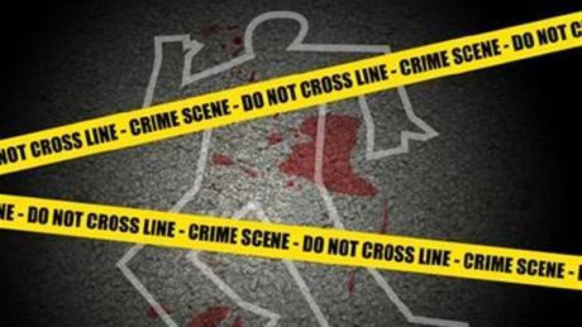 Una mujer muere al lanzarse de vehículo en marcha; otra está grave