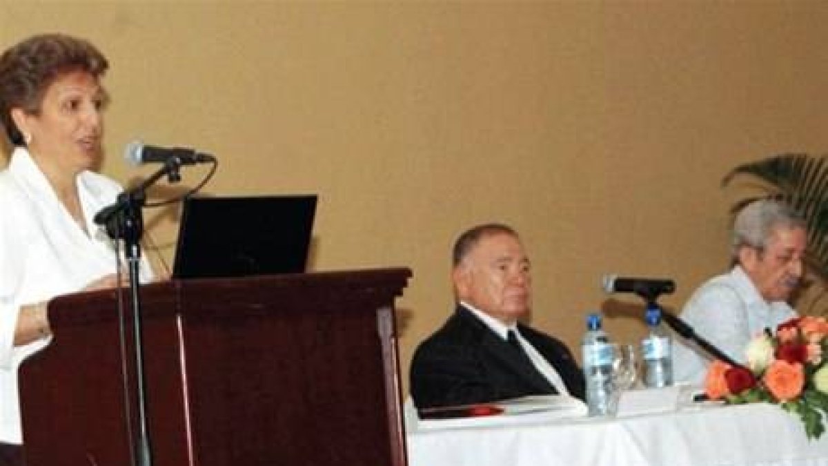 Lanzan Barómetro de las Américas; cita desigualdad