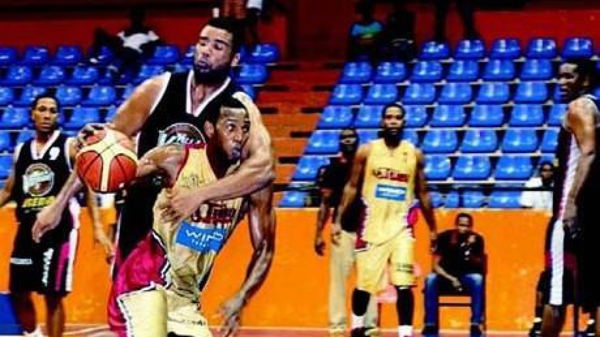 Quisqueya triunfa y disputará final ante  Marrero Aristy basket La Romana