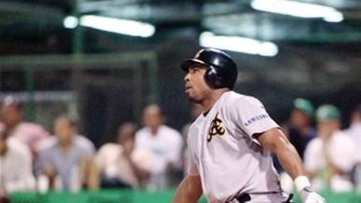 Manny y Luna pegan jonrones en triunfo de las Águilas ante Estrellas