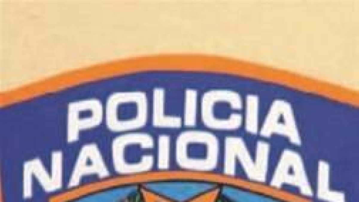 La Policía arresta tres por diversos delitos