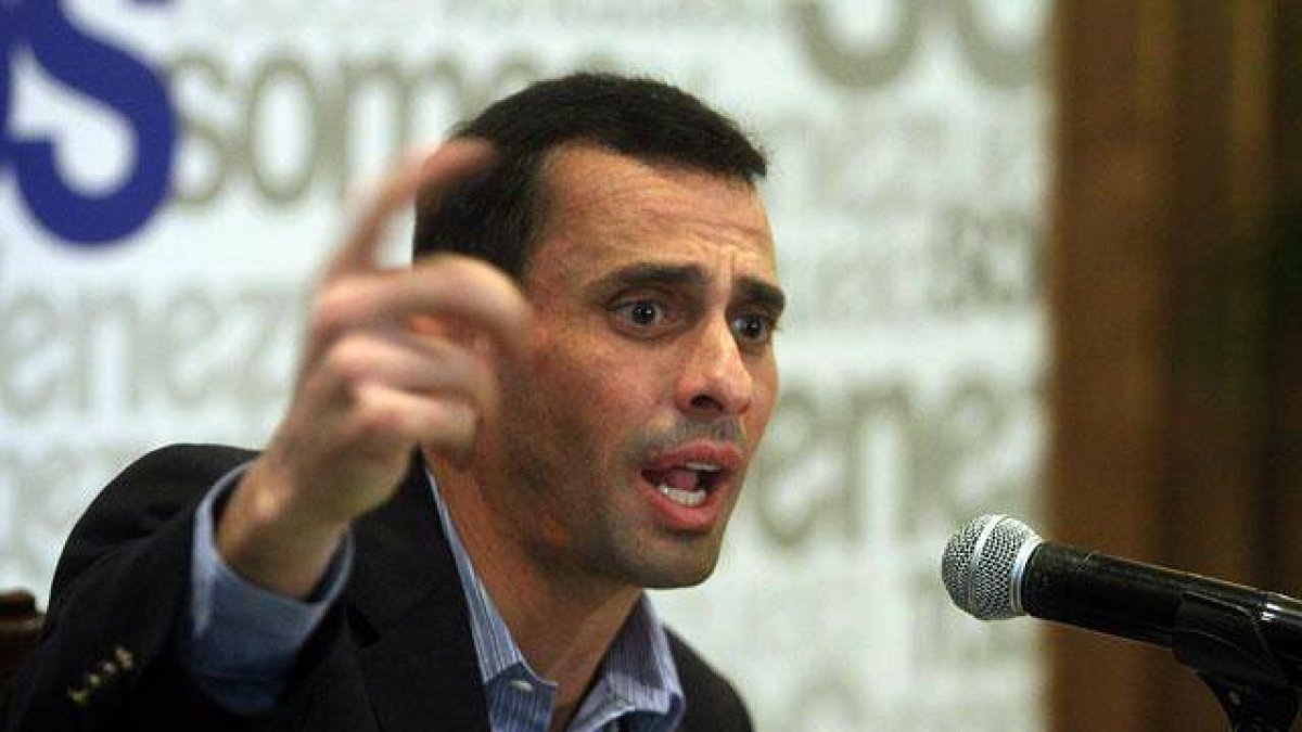 Capriles señala servicio de inteligencia como grupo de espionaje.